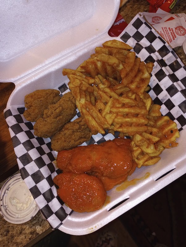 Flats 23 Pizza & Wings photo 1